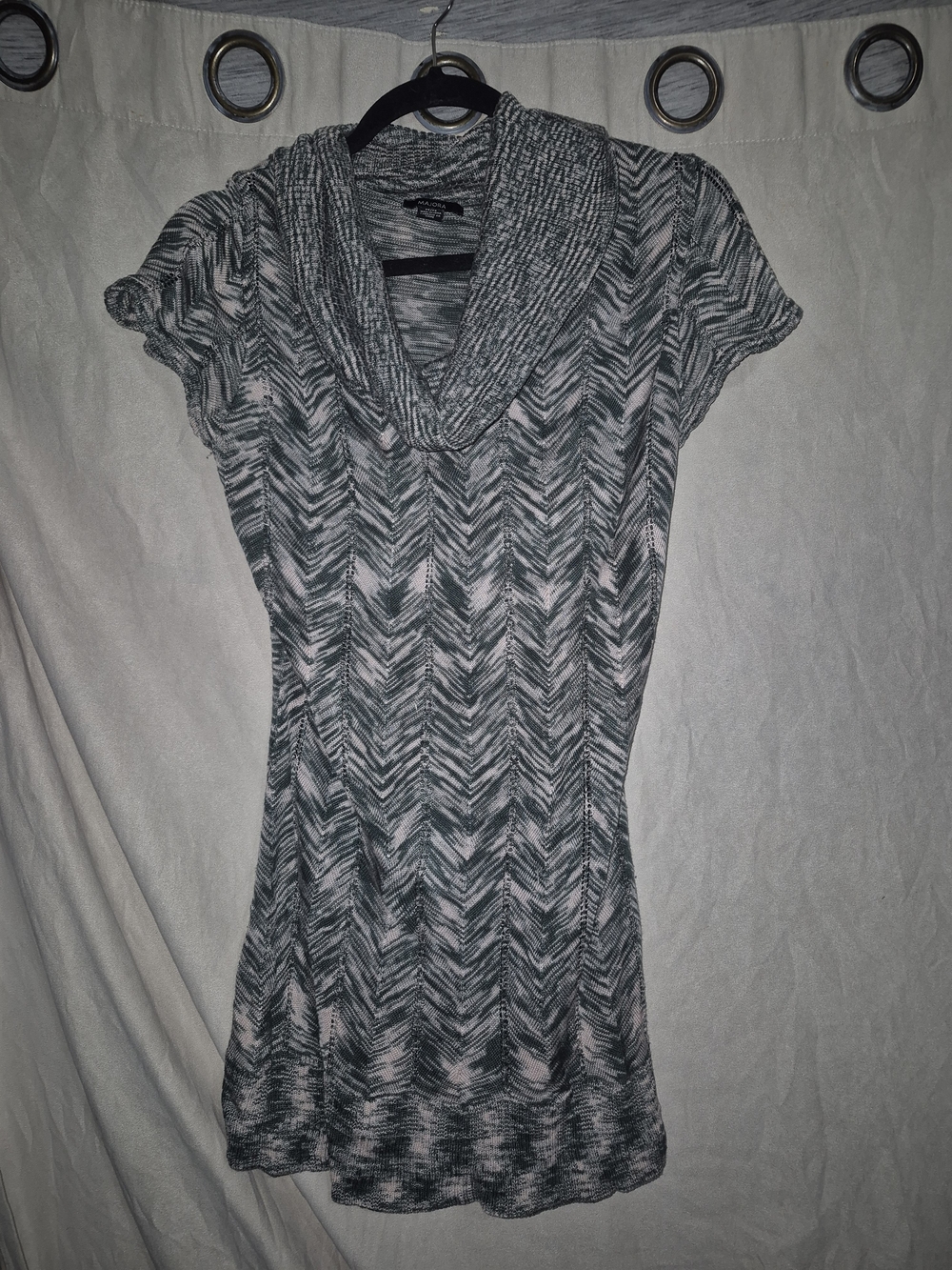 V-Neck Short Sleeve Knit Tee in Heather Gray